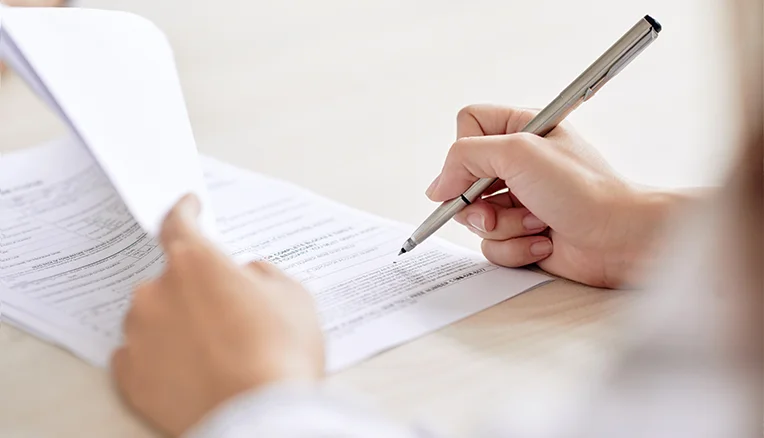 Elektroniczny podspis kwalifikowany klient podpisujący umowę - BezSkazy.org